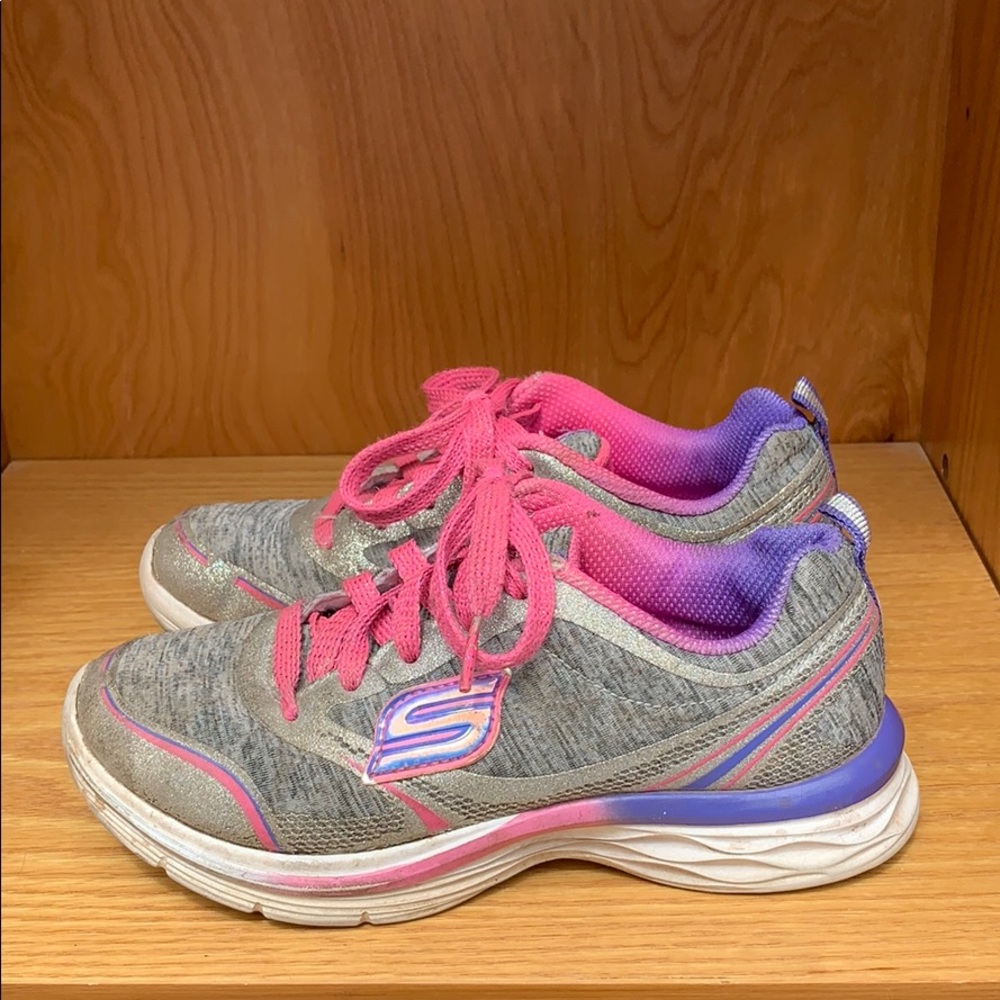 ADORABLE GIRL’S PINK+GRAY SNEAKERS
